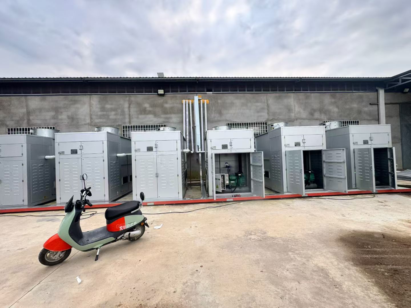 柬埔寨三只松鼠10000立方食品冷庫建造案例(圖5) 蒸發(fā)冷一體機(jī)